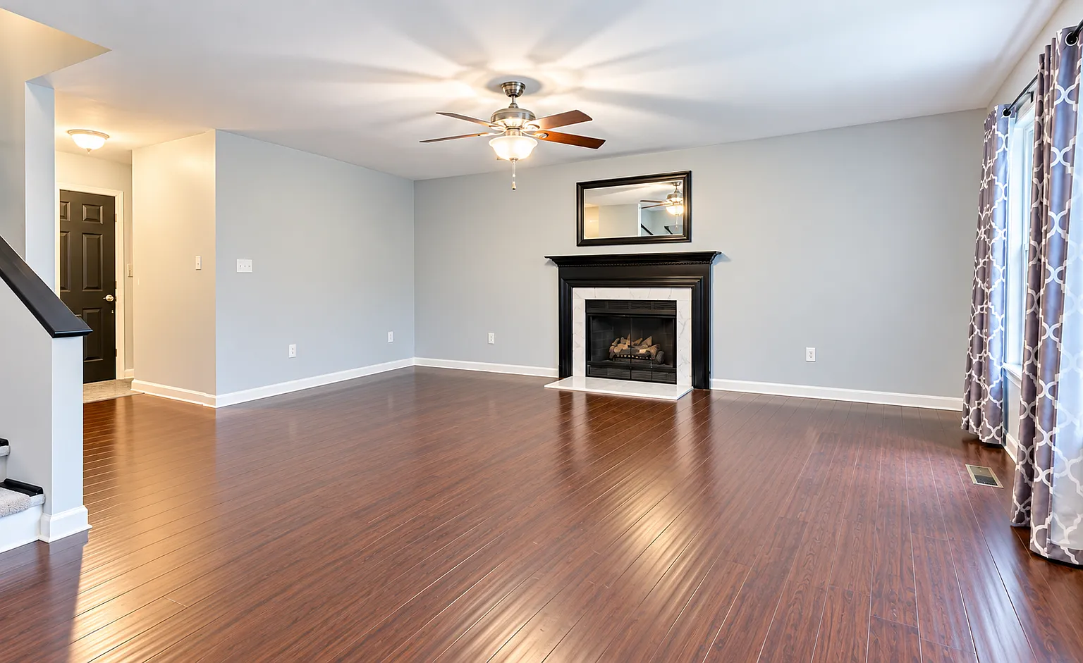 3 bed, 1.5 bath, 1293 sqft, $1,900 — Photo 3
