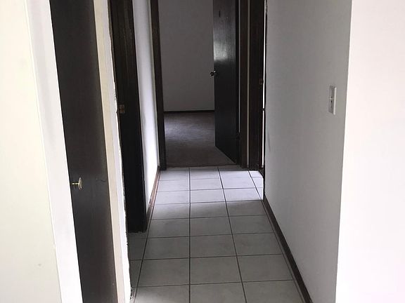 5th image of 248 E Oak Cliff Ct APT 9
