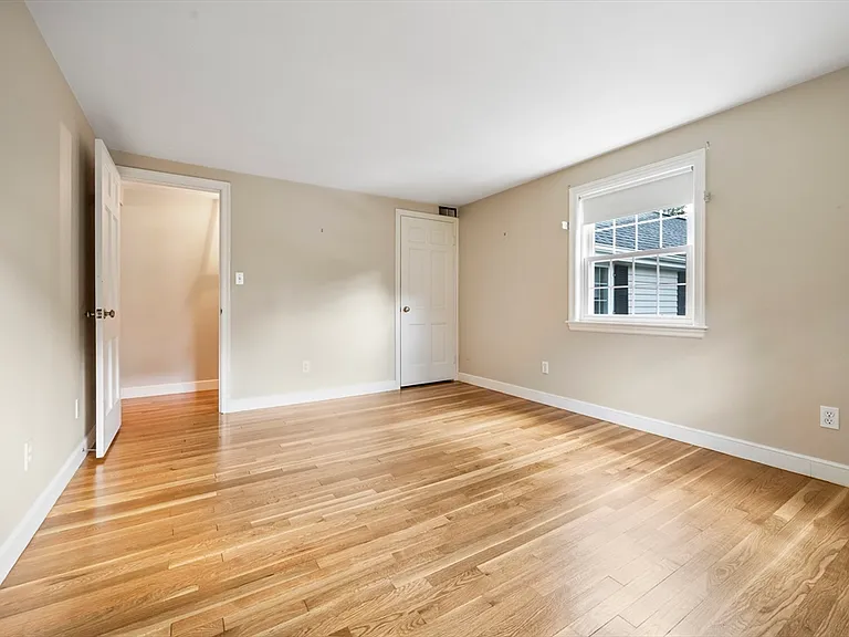 131 Montvale Rd — Photo 12
