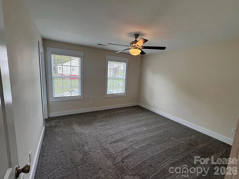 516 Beacon St — Photo 8