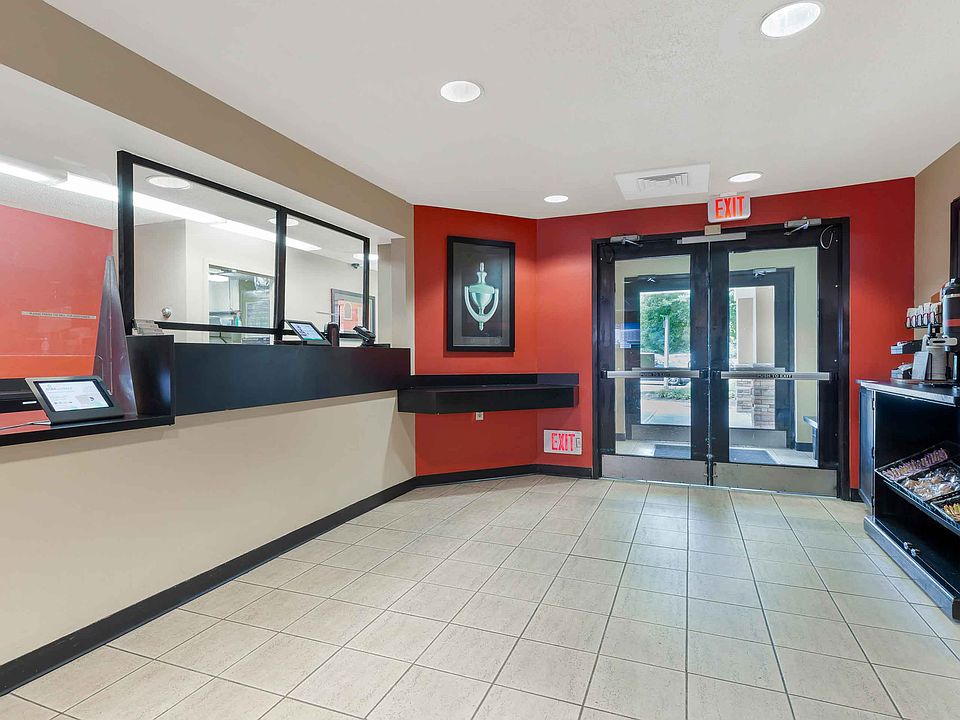 Lobby and Guest Check-in