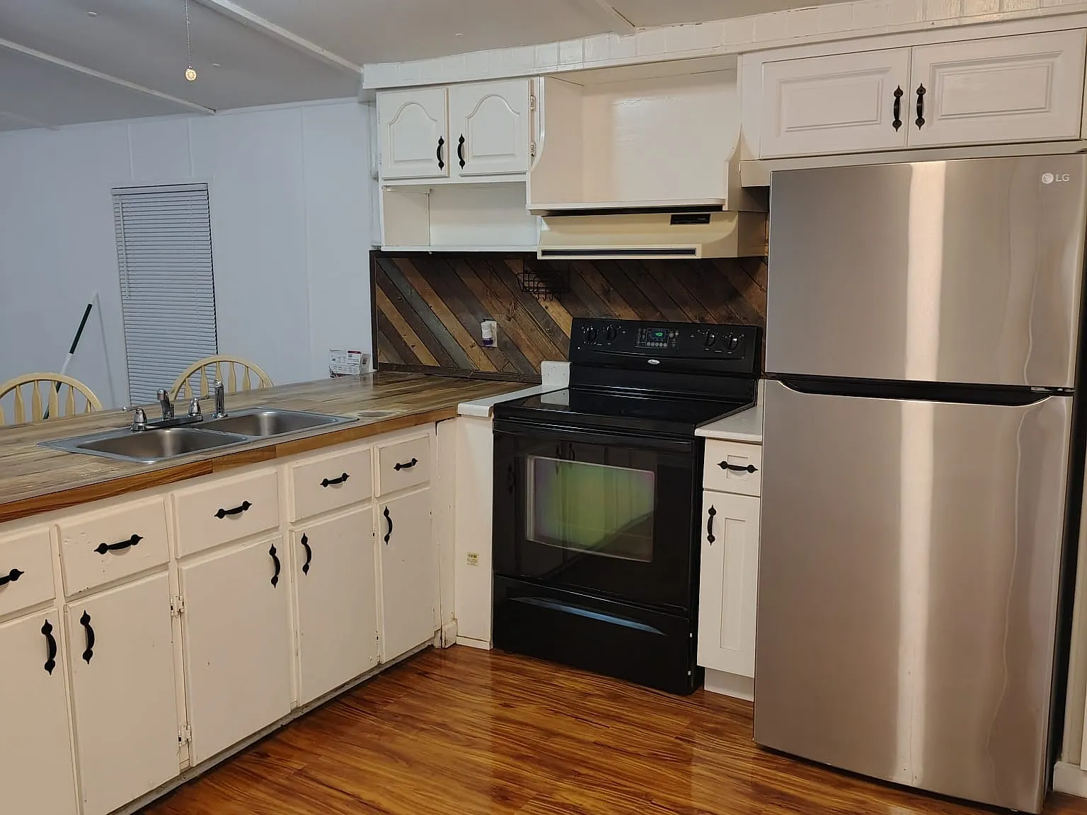 2 bed, 620 sqft, $1,300 — Photo 1