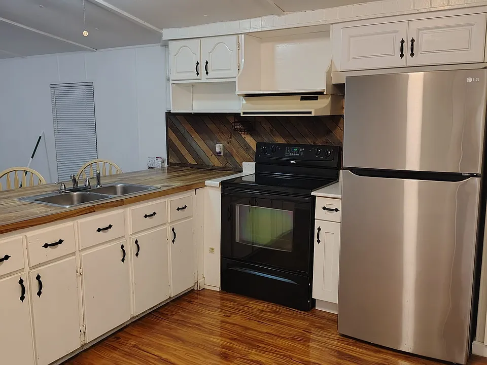 4395 Helen Ave #7