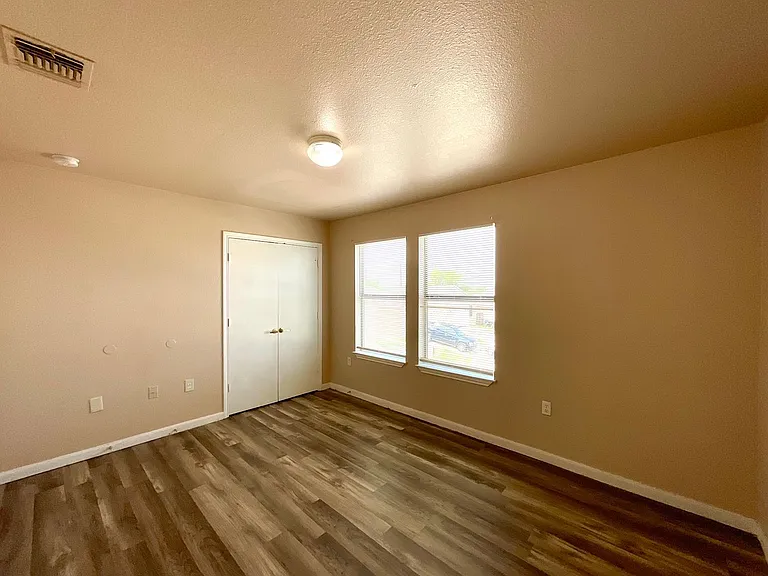 6911 Hallie Rdg — Photo 25