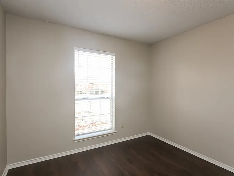 2524 Park Valley Dr — Photo 14