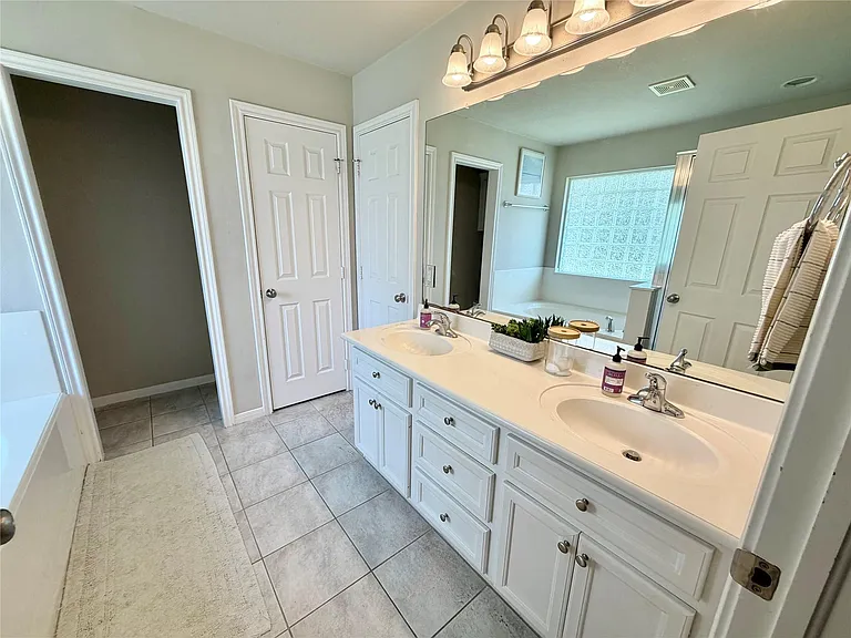 301 Friends Knoll Ln — Photo 11