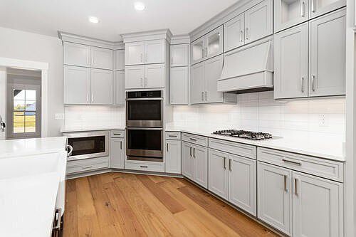 5th image of 412 Sheas Way