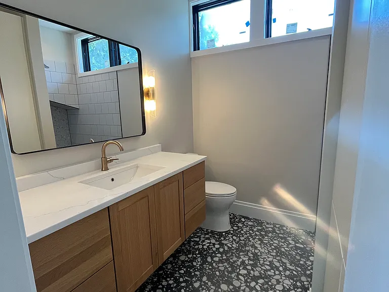 EN SUITE BATHROOM