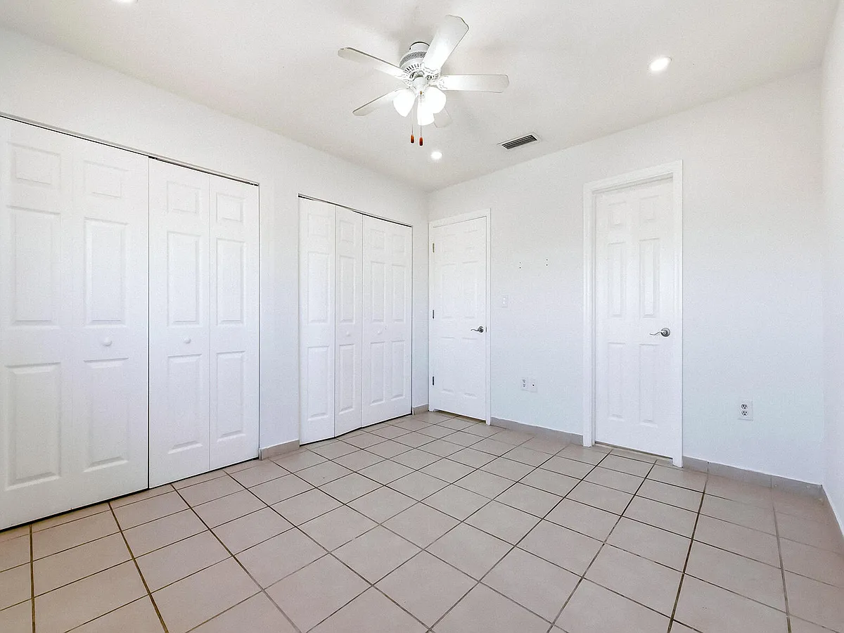 Building Photo - 2925 W 80th St #208