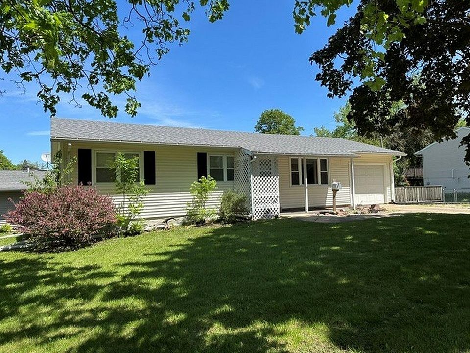 1st image of 607 9th St