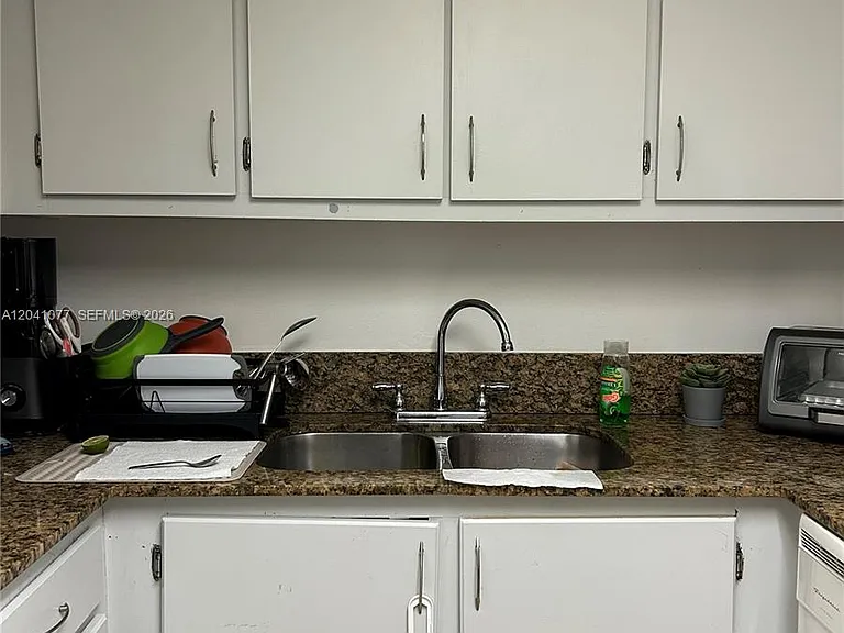 1975 Normandy Dr #301 — Photo 4