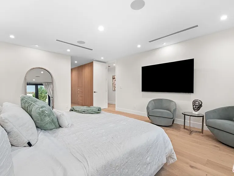 100 S La Jolla Ave — Photo 23