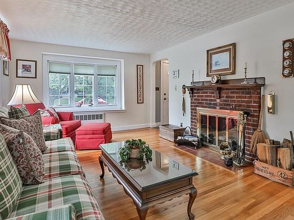 5th image of 38 Norwich Cir