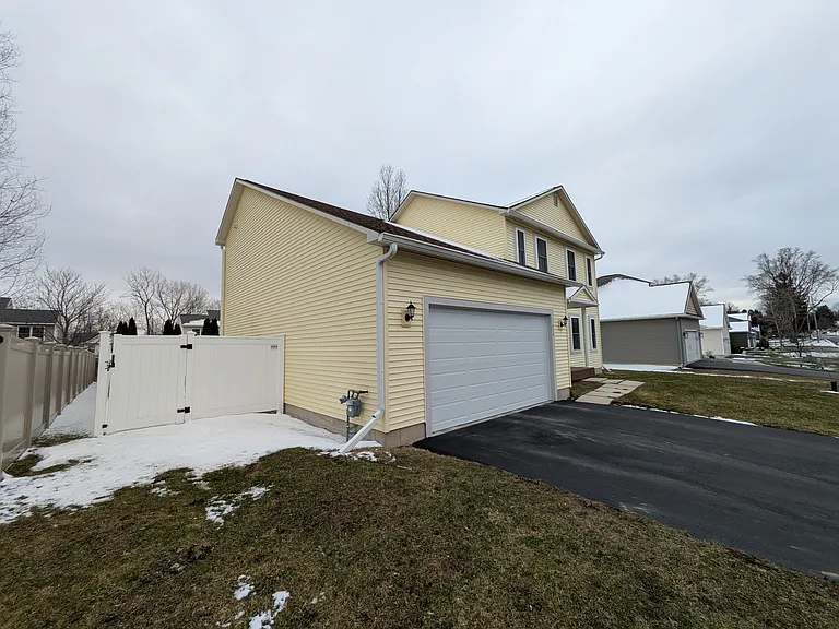412 McClennan Dr — Photo 28