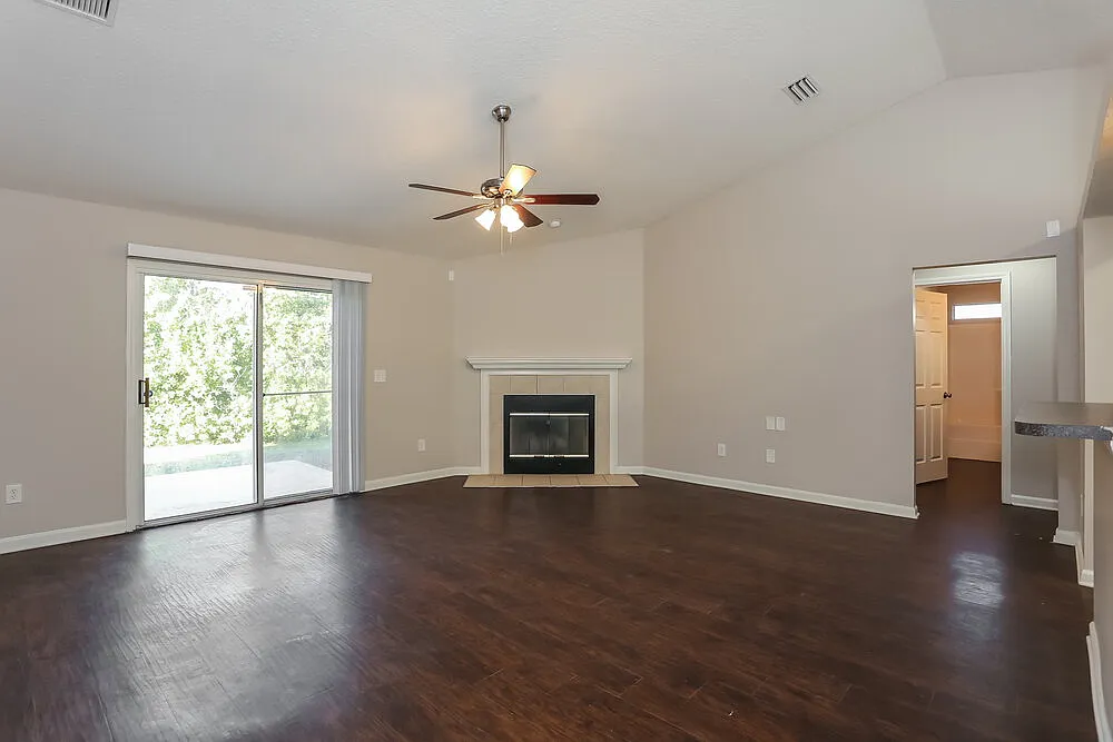 3 bed, 2.0 bath, 1519 sqft, $2,125 — Photo 4