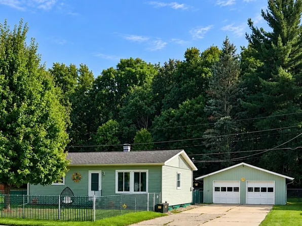 380 Cherry St, Coloma, MI 49038