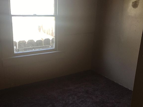 3rd image of 1019 W 4th St