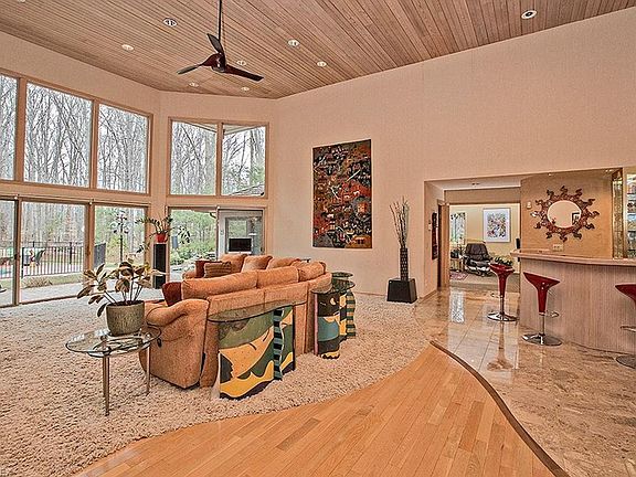 4th image of 75 E Juniper Ln