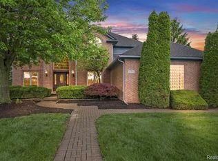 34301 W Hill Dr, Chesterfield, MI 48047