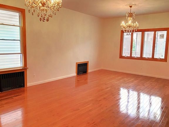 5th image of 2516 Crescent St #1