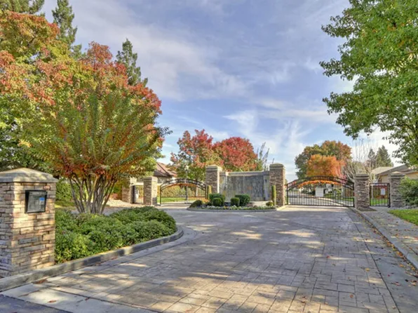 2817 Robinson Creek Ln, Elk Grove, CA 95758