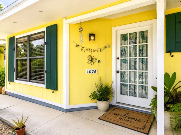 1076 NE BANYAN TREE Drive, Jensen Beach, FL 34957