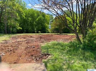 2109 Edinburgh Dr SW, Huntsville, AL 35803