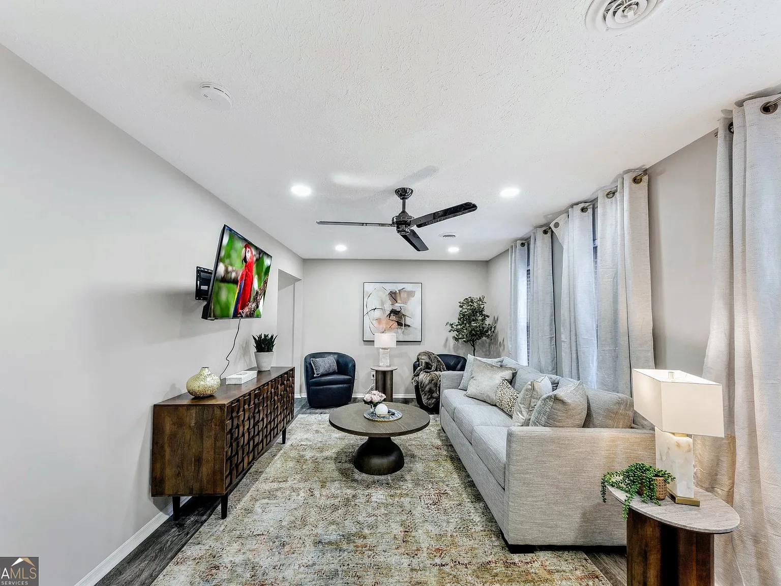 4 bed, 2.0 bath, 1482 sqft, $4,600 — Photo 3