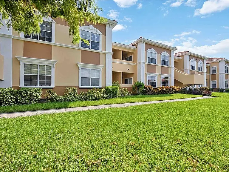 1110 Villagio Cir #102 — Photo 34