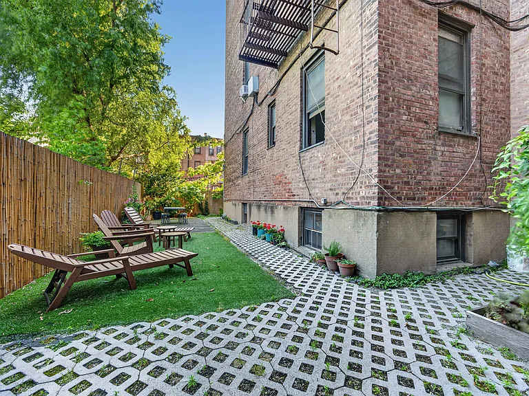 960 Sterling Pl #B — Photo 5