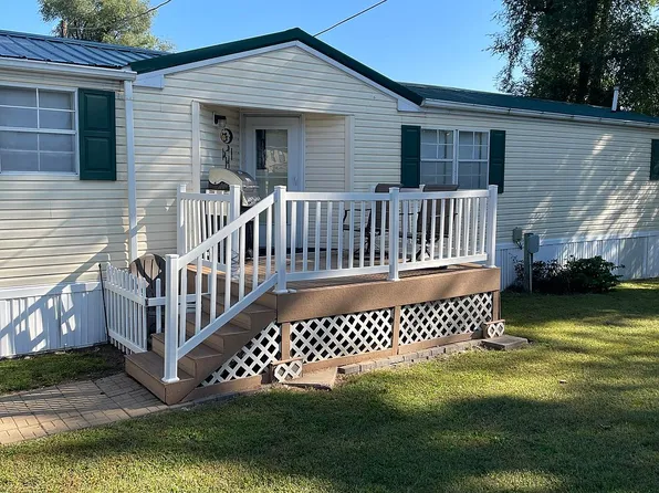 1023 S 4th St, Guttenberg, IA 52052