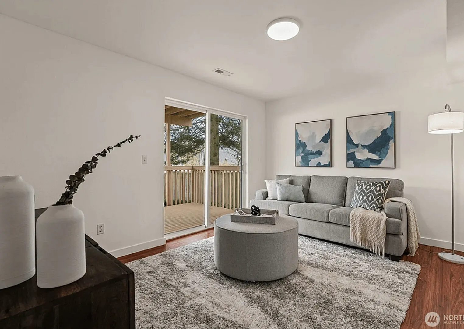 Furnished Updated Lynwood Home Away From Home Getaway — Photo 4