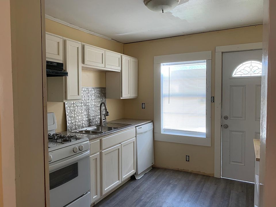 1st image of 217 Saint Thomas St #2