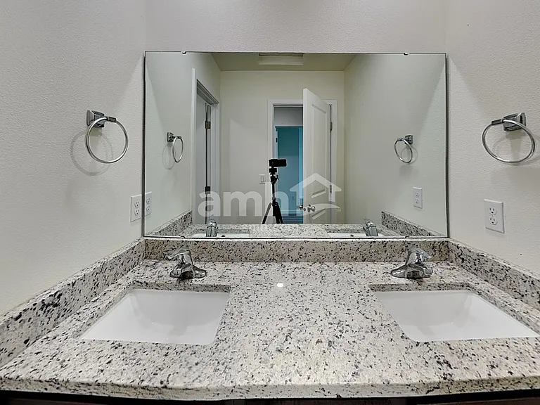 1315 W 15th Ave — Photo 20