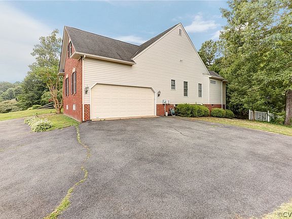 3rd image of 9227 Huntington Woods Dr
