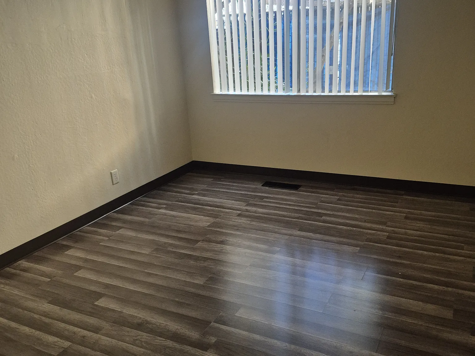1 bed, 1000 sqft, $1,100 — Photo 3