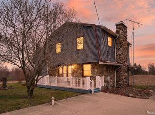 992 W Bennington Rd, Owosso, MI