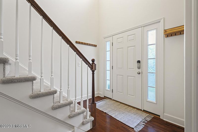 4th image of 10 Sutton Drive