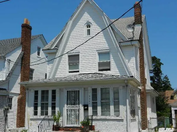 9247 217th St, Queens Village, NY 11428
