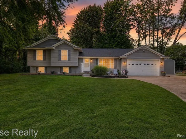 28817 Cedarama Dr, Marcellus, MI 49067