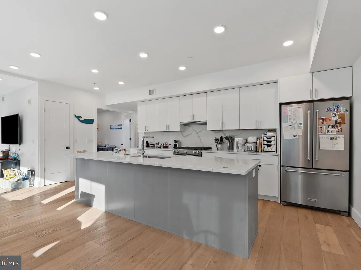 3 bed, 1261 sqft, $4,999 — Photo 3
