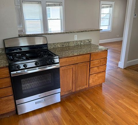 5th image of 42A West St #2