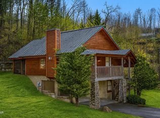 457 Hilltop Rd, Gatlinburg, TN 37738