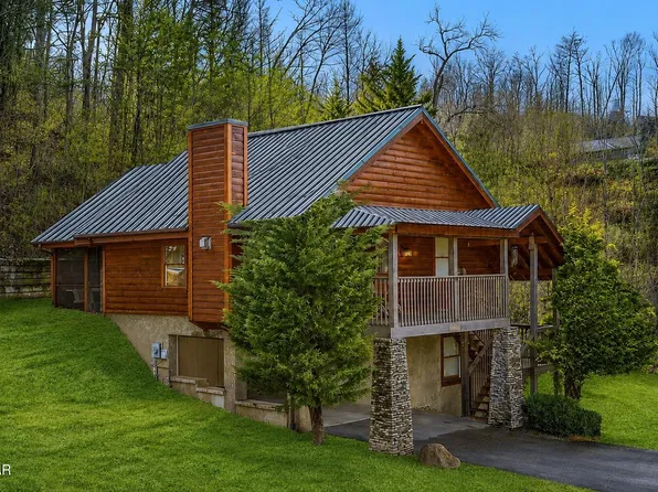 457 Hilltop Rd, Gatlinburg, TN 37738