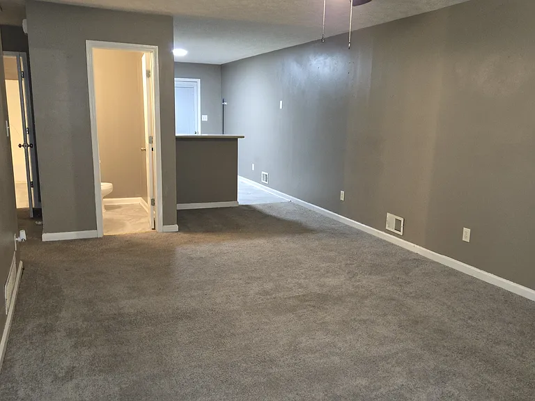 208 Glendale Ct — Photo 9