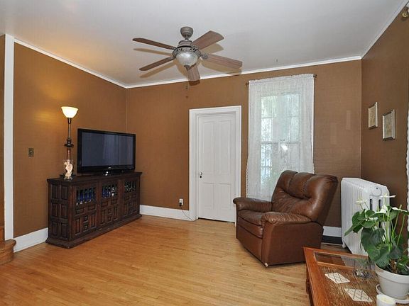 5th image of 2027 Wauwatosa Ave