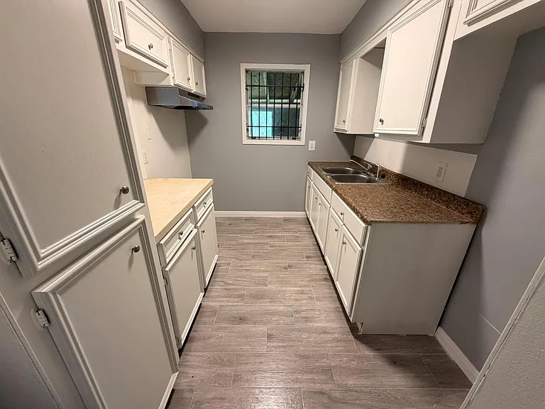 222 E John Alber Rd — Photo 4