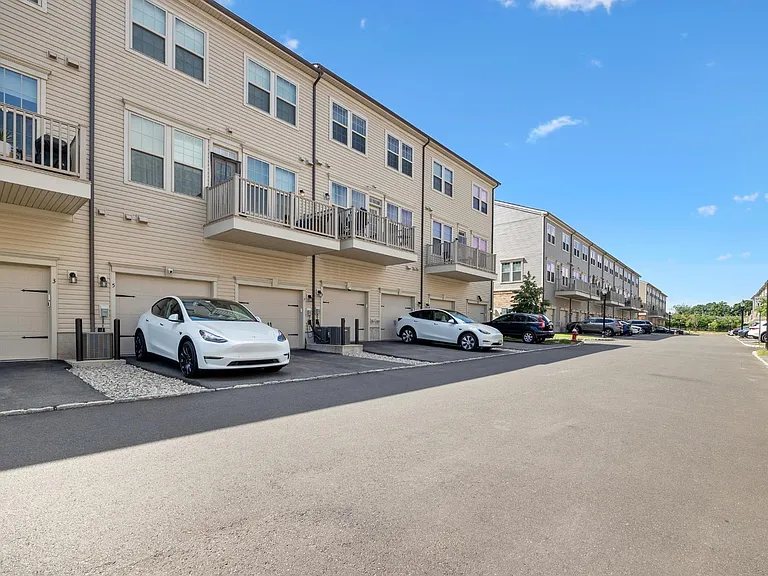 11 Leahy Dr — Photo 17
