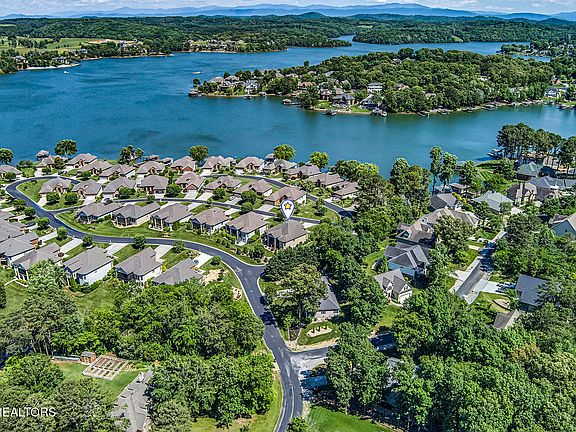 5th image of 301 Coyatee Shores Trce