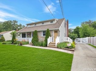 131 S Hillside Ave, Nesconset, NY 11767